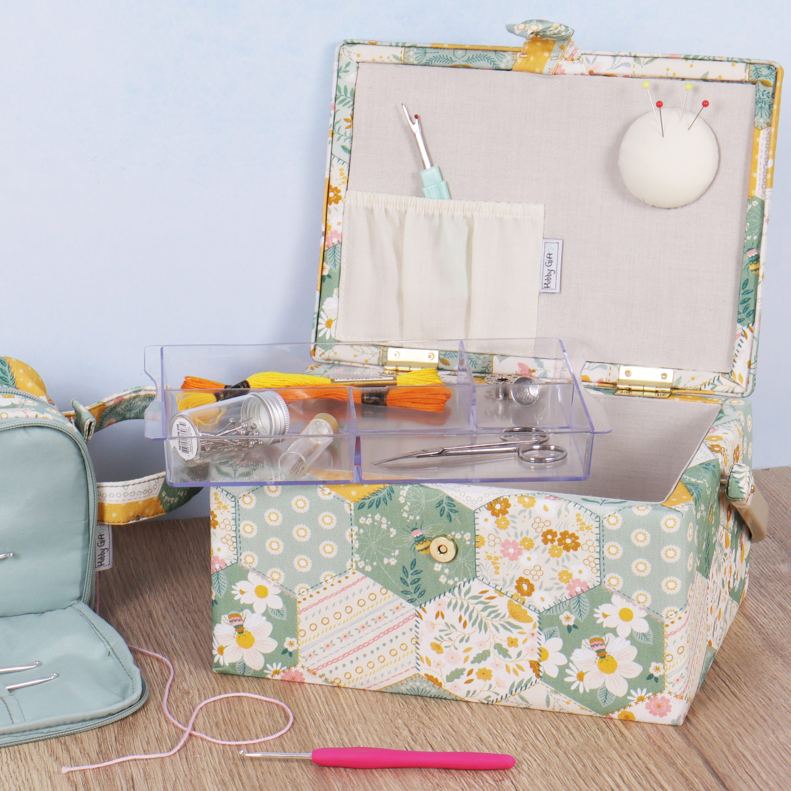 Sewing Box (M): Patchwork Bee - Image 3