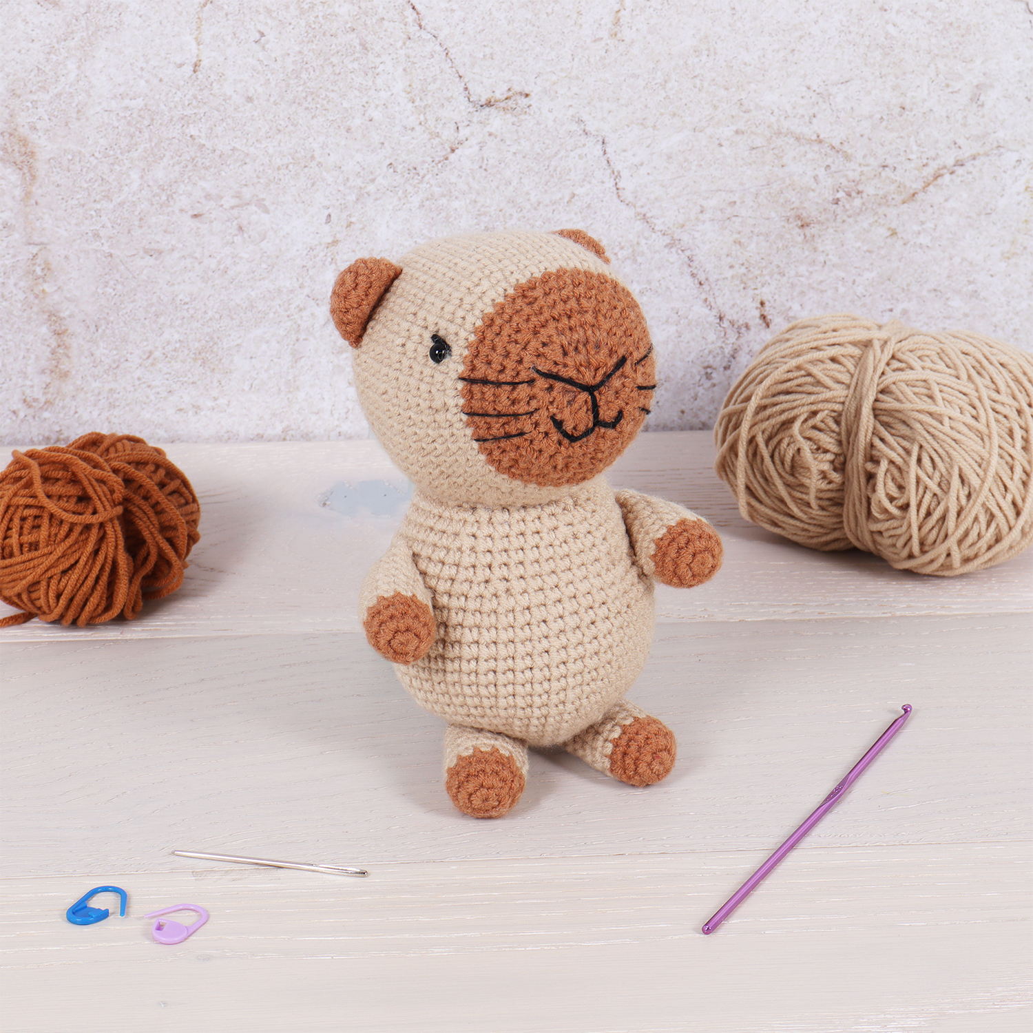 Crochet Kit: Amigurumi: Capybara - Image 3