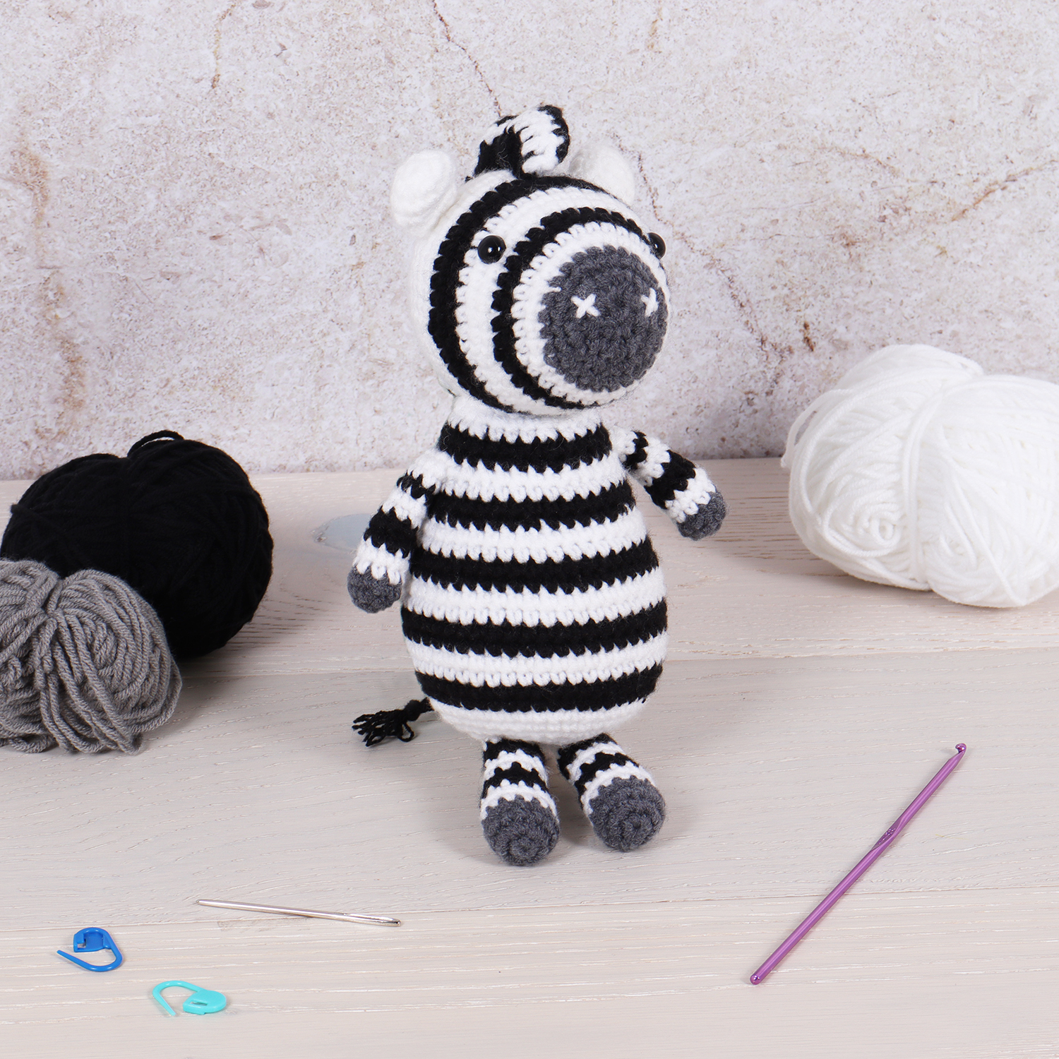 Crochet Kit: Amigurumi: Zebra - Image 2