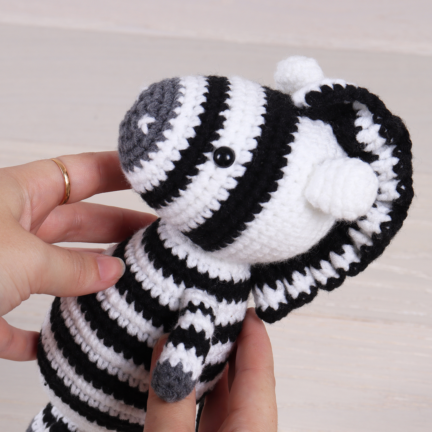 Crochet Kit: Amigurumi: Zebra - Image 3