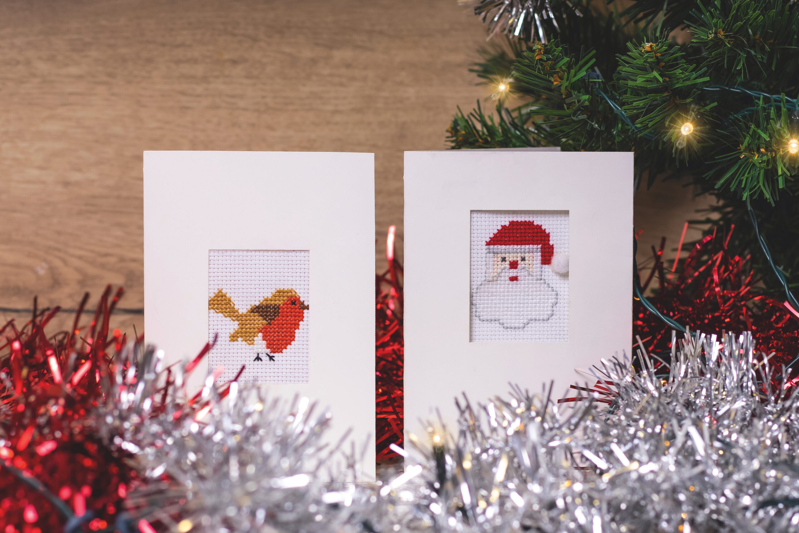 Counted Cross Stitch Kit: Christmas Greetings Card: Robin - Image 2